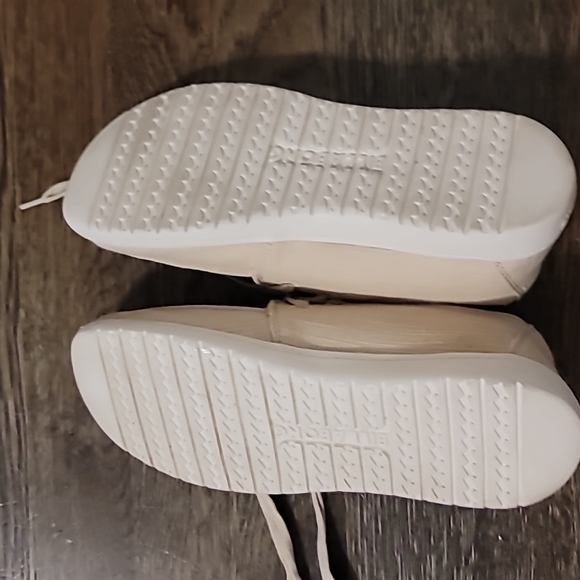 Billabong shoes - Picture 2 of 2